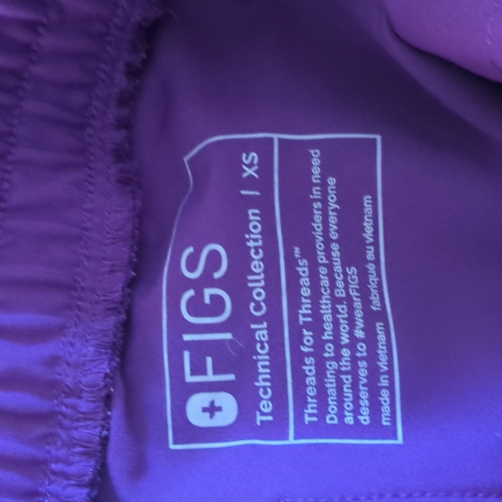 Figs Women's Scrub Set in Purple - Picture 3 of 4